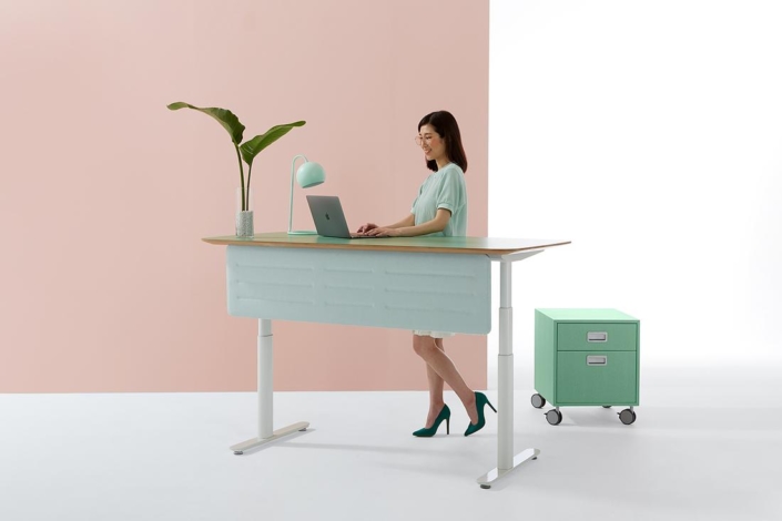 ergonomic sit stand desk